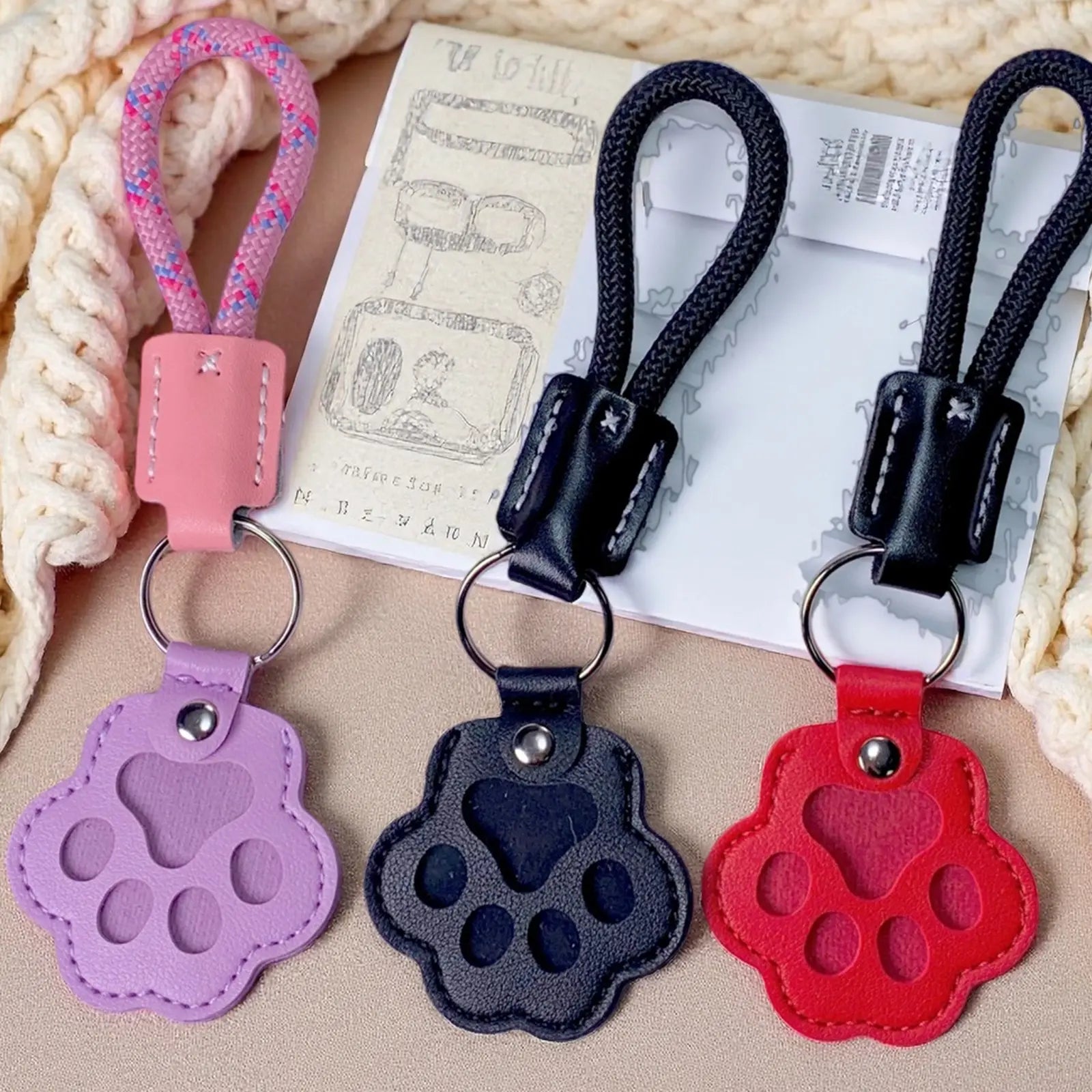 Pet Fur Memory Charm Leather Keychain - Paw-Shaped Keepsake for Dog and Cat Hair, Memorial Gift for Grieving Pet Owners